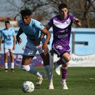 Ganó Liniers y Dálmine no sale del fondo