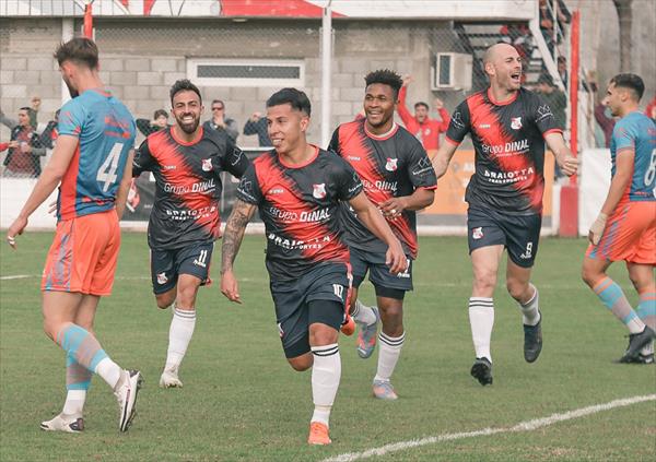 En el regreso de Damián Troncoso, Berazategui se trajo un empate