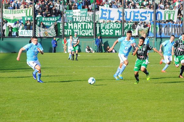 Archivo:Formación titular de San Miguel en la ida de la final por el  ascenso a Primera B Metropolitana en el estadio Julio Humberto Grondona de  Arsenal de Sarandí.SAN MIGUEL EQUIPO 2017.jpg 