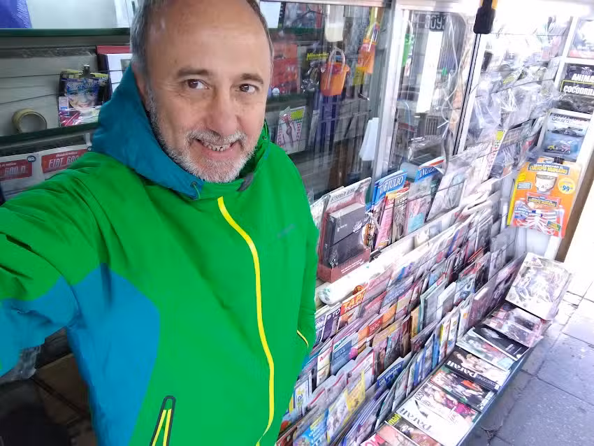 Kiosco De Diarios Y Revistas