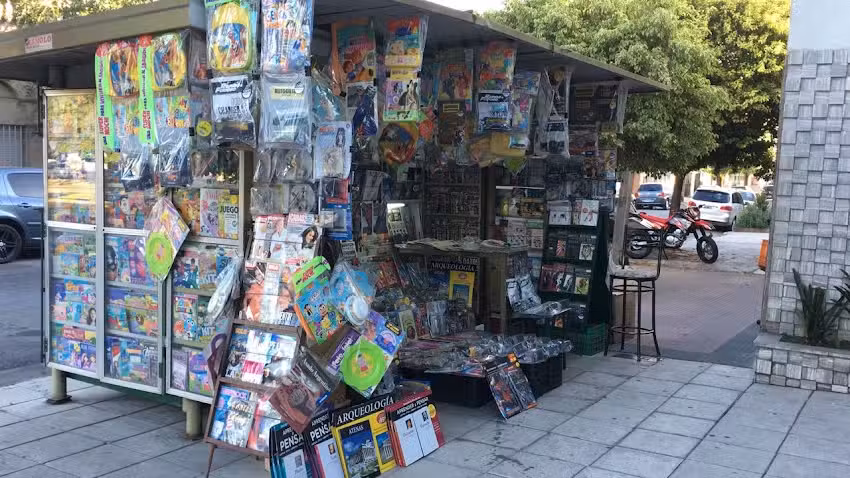 Kiosco De Diarios Y Revistas Tom