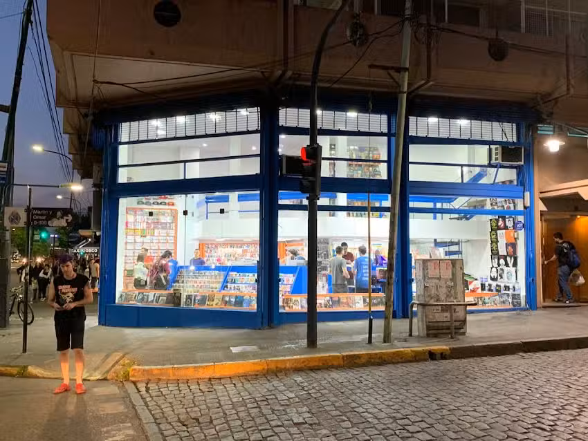 LA REViSTERiA &ndash; Comics [Sucursal: San Isidro]