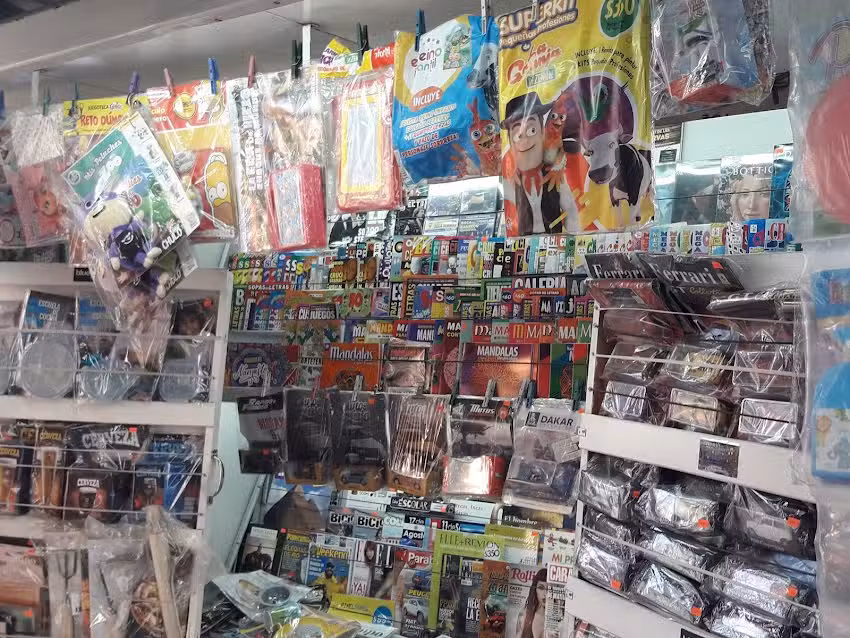 Parada De Diarios Y Revistas &ldquo;Oliva&rdquo;