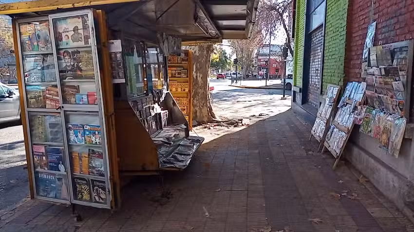 Puesto de diarios, revistas y colecciones