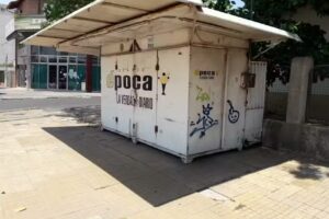 Puesto de Diarios y Revistas Av 3 de Abril