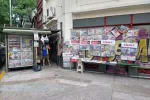 Puesto de diarios y revistas Laino hnos