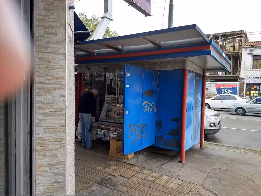 Puesto de Diarios y Revistas Raimondi