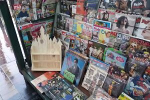 Puesto de información turistica , revistas y colecciones CHELO